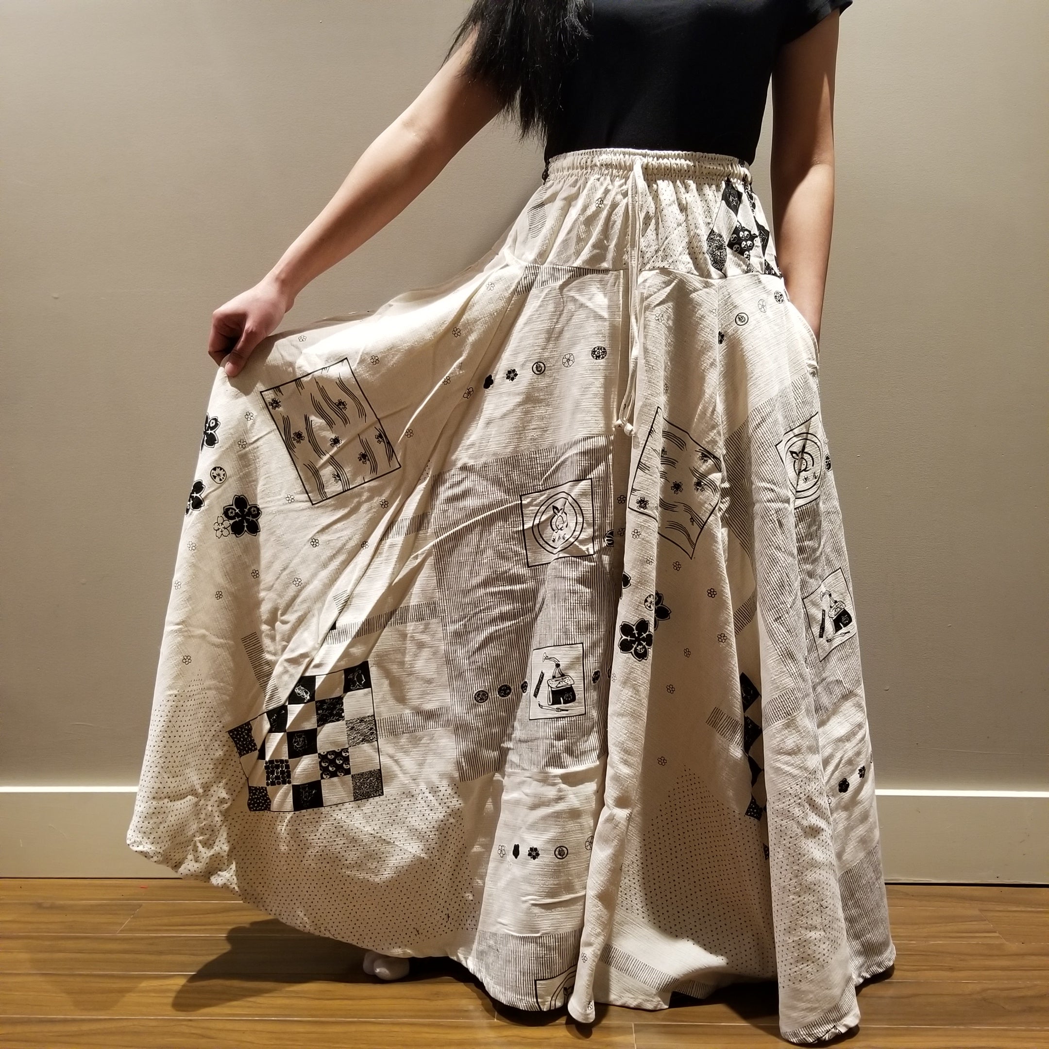 White Bunny Kamon Panel Long Skirts with two side pockets Siamurai
